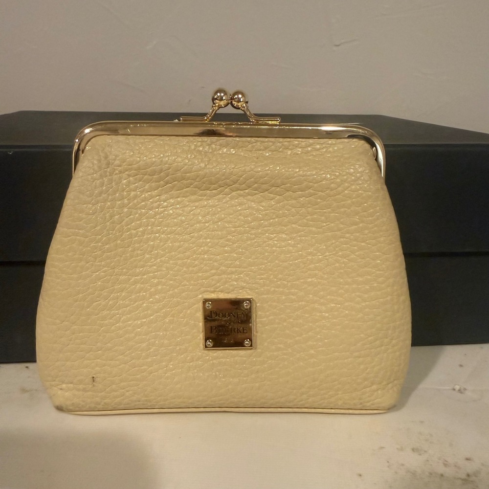 Dooney‎ & Bourke Coin Purse Womens Small Cream Good Pebble Leather Kiss Lock